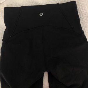 Lululemon black high waisted cropped legging pants